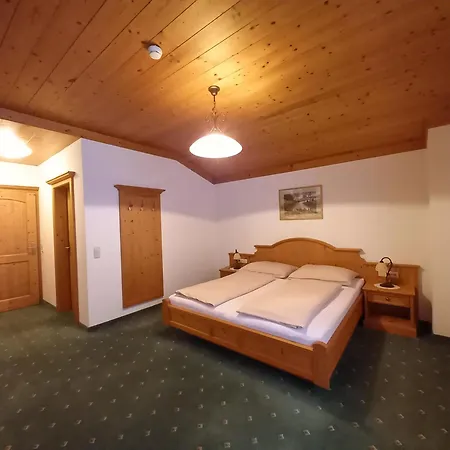 Gaestehaus Toferer غروسارل